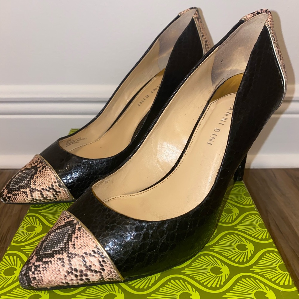 Snakeskin Pump - Picture 2 of 4